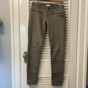Delia's skinny pant